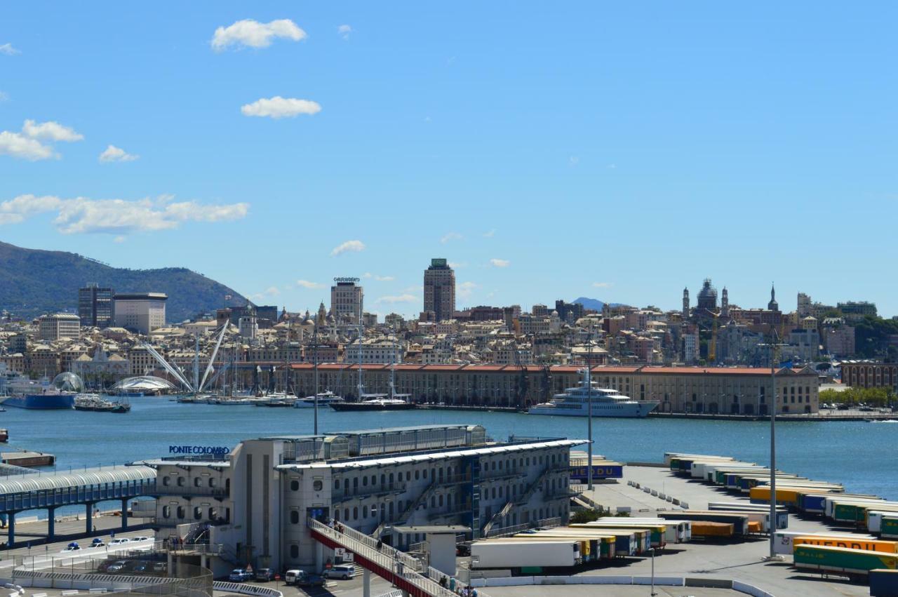 La Lanterna Genua