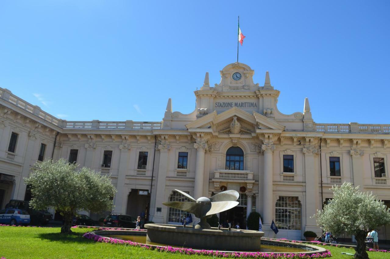 La Lanterna * Genua